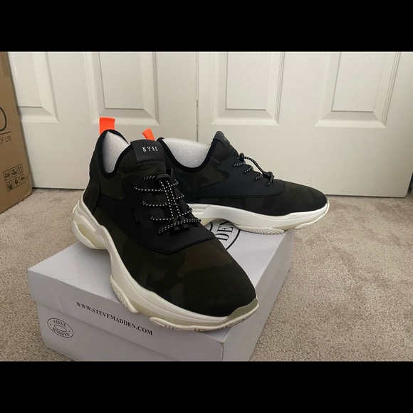 Steve Madden isles camouflage shoes - Picture 3 of 4